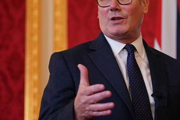 Guvernul britanic face un pas înapoi și renunță la ideea unei cărți de identitate obligatorie pentru a munci în Regat