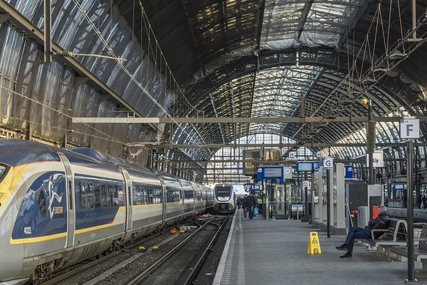 Cursele directe cu trenul Eurostar între Amsterdam și Londra vor fi suspendate în a doua jumătate a anului viitor