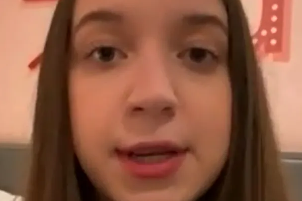 YouTuberiță româncă stabilită la Londra, blocată în Dubai după închiderea spațiului aerian