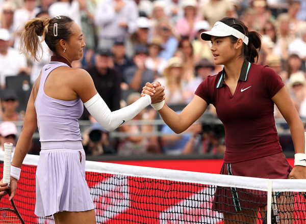 Emma Răducanu, învinsă de Qinwen Zheng în sferturile de finală de la Queens