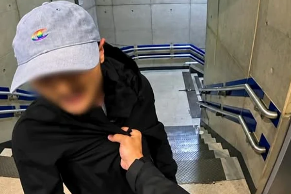 VIDEO - Român suspectat de furt, amenințat de un bărbat într-o stație de metrou din Marea Britanie
