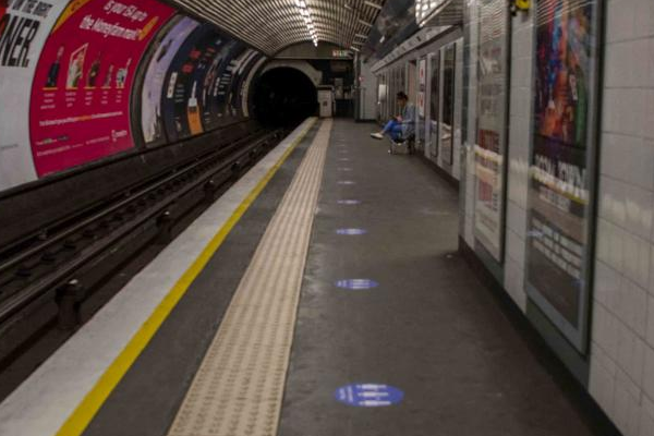 Pană majoră de curent la metroul din Londra! Mai multe linii au fost suspendate, iar MAE a emis avertisment