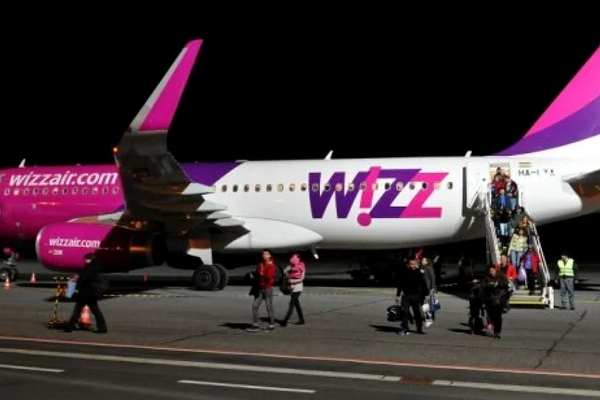 Incident pe aeroportul Băneasa! Flăcări sub o aeronavă Wizz Air. Pasagerii au fost evacuați