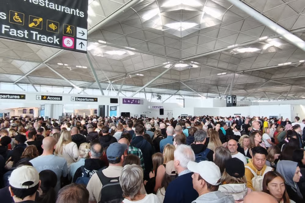 Probleme IT majore la Aeroportul Stansted din Londra! Cozi uriaşe şi zboruri întârziate