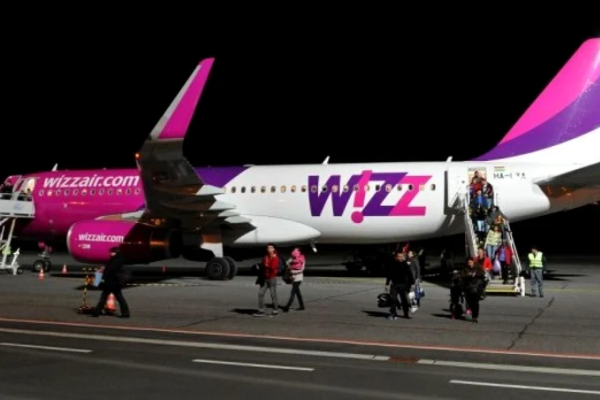 Incident pe aeroportul Băneasa! Flăcări sub o aeronavă Wizz Air. Pasagerii au fost evacuați