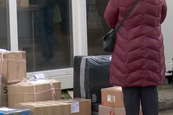 Pachete mai mici pentru românii din diaspora de sărbători. Coletele sunt mai ușoare din cauza scumpirilor