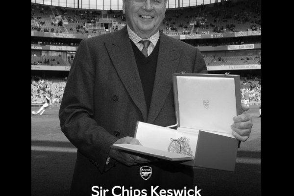 A încetat din viaţă Sir Chips Keswick, fost preşedinte al clubului Arsenal Londra