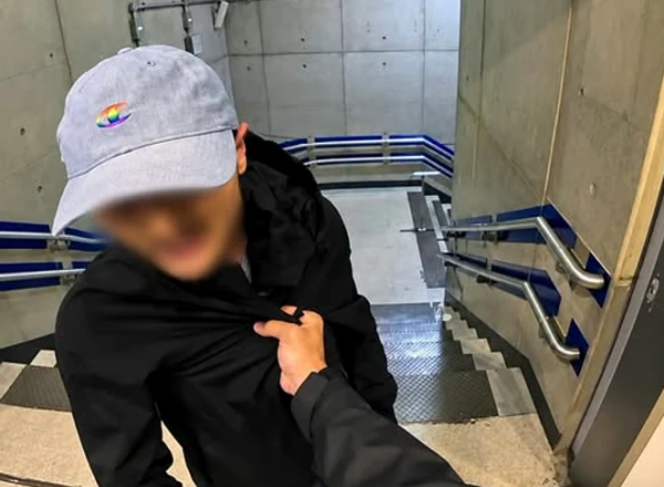 VIDEO - Român suspectat de furt, amenințat de un bărbat într-o stație de metrou din Marea Britanie