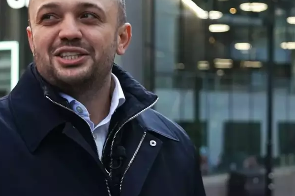 Povestea românului care reconstruieşte Londra | Alin Buși – de la muncitor la afacerist – VIDEO