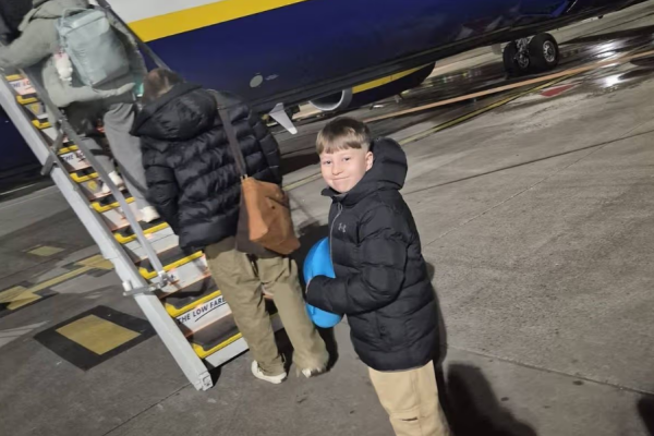 Băiat român de 9 ani, născut și stabilit în Marea Britanie, blocat în străinătate din cauza schimbării regulilor de intrare în Marea Britanie