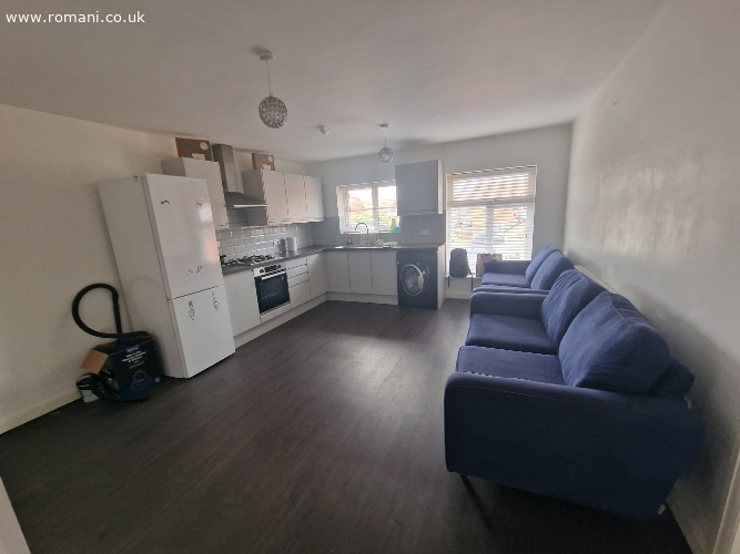 2 bedroom flat în RM6 5QH