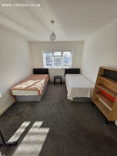 2 bedroom flat RM6 5QH