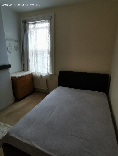 Camera Double - Ilford (Elizabeth Line)