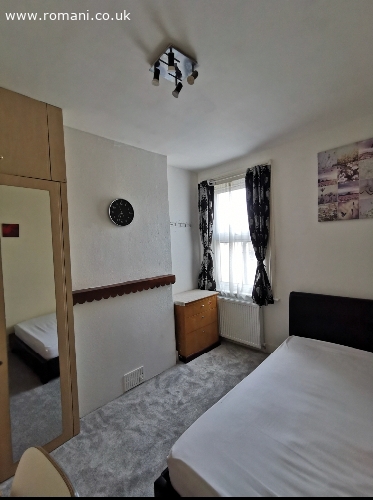 Camera Double in Ilford (Elizabeth Line)