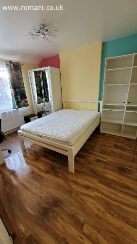 Camera dubla spre inchiriere in Dagenham Heatway