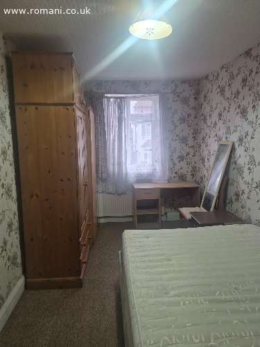 Camera medie-North Harrow