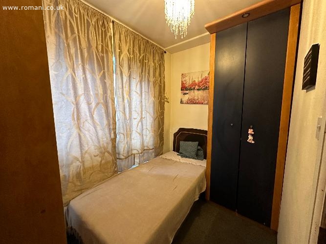 Camera single in Neasden libera imediat