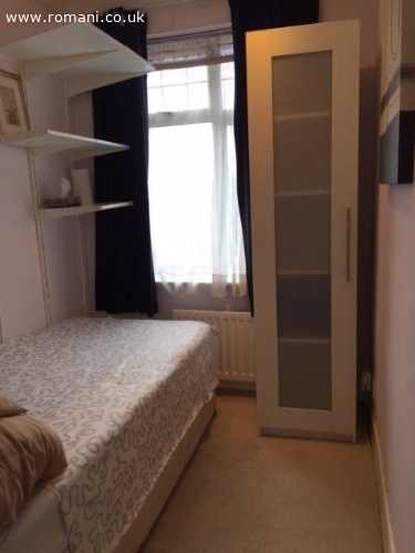 Camera single in neasden libera imediat