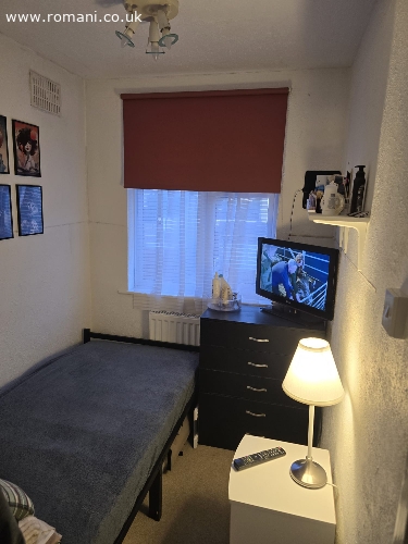 Camera single mica pentru o fata !!!£450