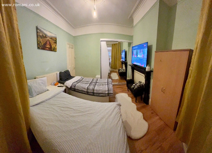 Cameră spațioasă de închiriat – Seven Kings, IG3