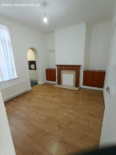 Casă cu 5 camere în E12 5AZ