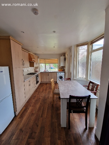 Casa cu 5 camere in E17