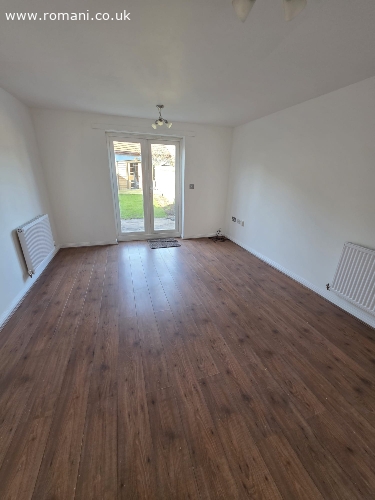 Casă cu grădină în IG2 7QR