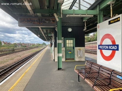 Caut coleg camera zona Wembley  langa statia de gara Preston