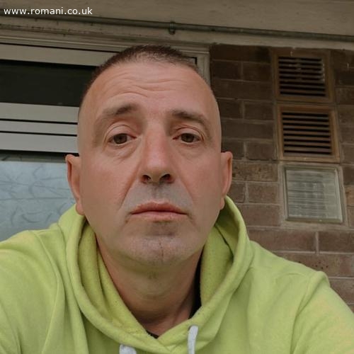 Caut o drăgălașă . Hai sa ne cunoaștem ?