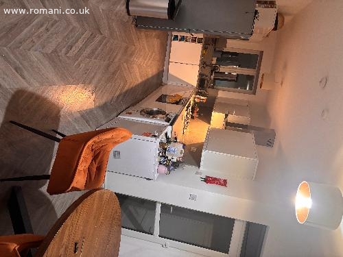 ? De închiriat – 2 camere medii pentru o singură persoană/c