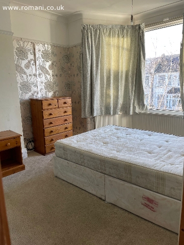 Două camere în aceeași casă IG3 8UE