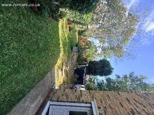 Finchley Central, Camera pentru o persoana