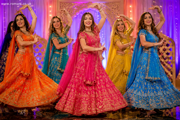 *Free training*High pay*Immediate start*Bollywood dancers*