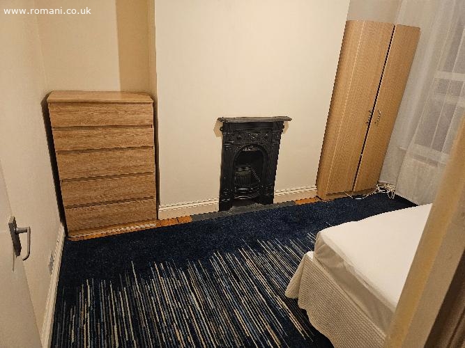 Închiriez cam single in North Greenwich