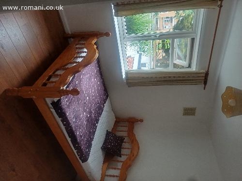 Inchiriez  Camera dubla 500£/luna ,zona Burnt Oak