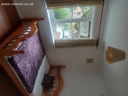 Inchiriez  Camera dubla 500£/luna ,zona Burnt Oak