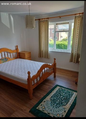 Inchiriez  Camera dubla 500£/luna ,zona Burnt Oak