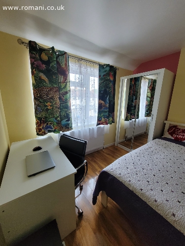 Inchiriez camera dubla in Dagenham Heathway