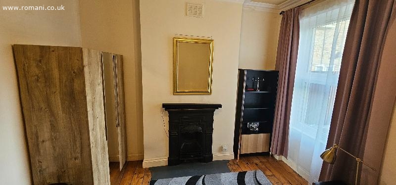 Închiriez camera dubla in North Greenwich