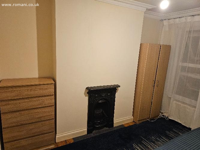 Închiriez camera single in North Greenwich