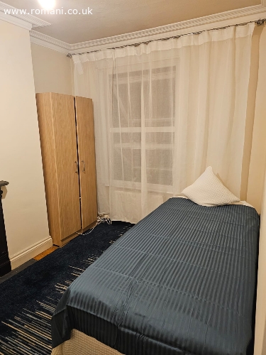 Închiriez camera single in North Greenwich