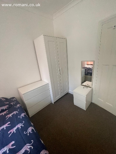 Inchiriez camera single - zona 3 Wood Green