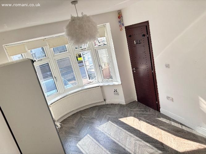 Ofer două camere duble in Barkingside