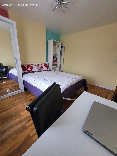 Ofer spre inchiriere camera dubla in Dagenham Heathway