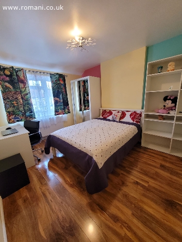 Ofer spre inchiriere camera dubla in Dagenham Heathway