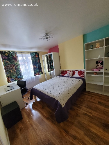 Ofer spre inchiriere camera dubla in Dagenham Heathway