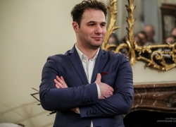 A Herald of Spring: Tenor Andrei Fermeşanu Brings a Musical ”Mărțișor”